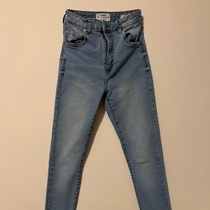 Heyyyy today sell is a skinny jeans from Cotton on !! Super stretchy material !